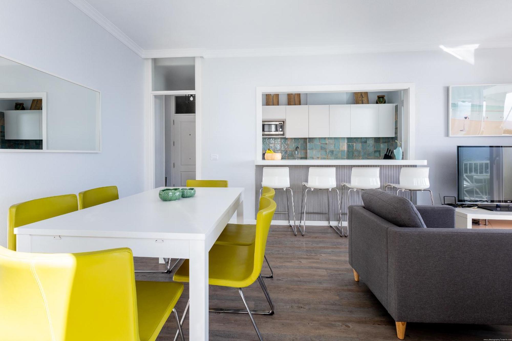 Apartment Beachfront With Communal Swimming Pool And Parking