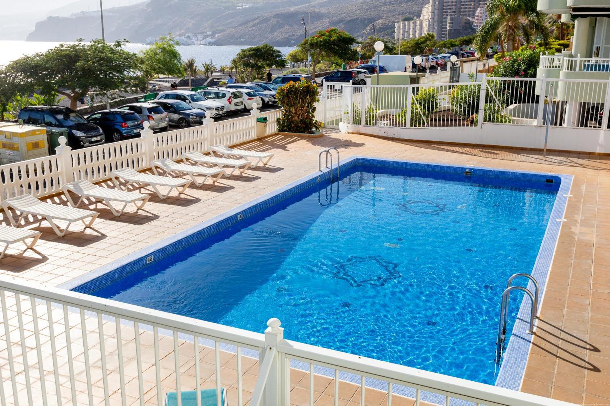Beachfront With Communal Swimming Pool And Parking Apartment
