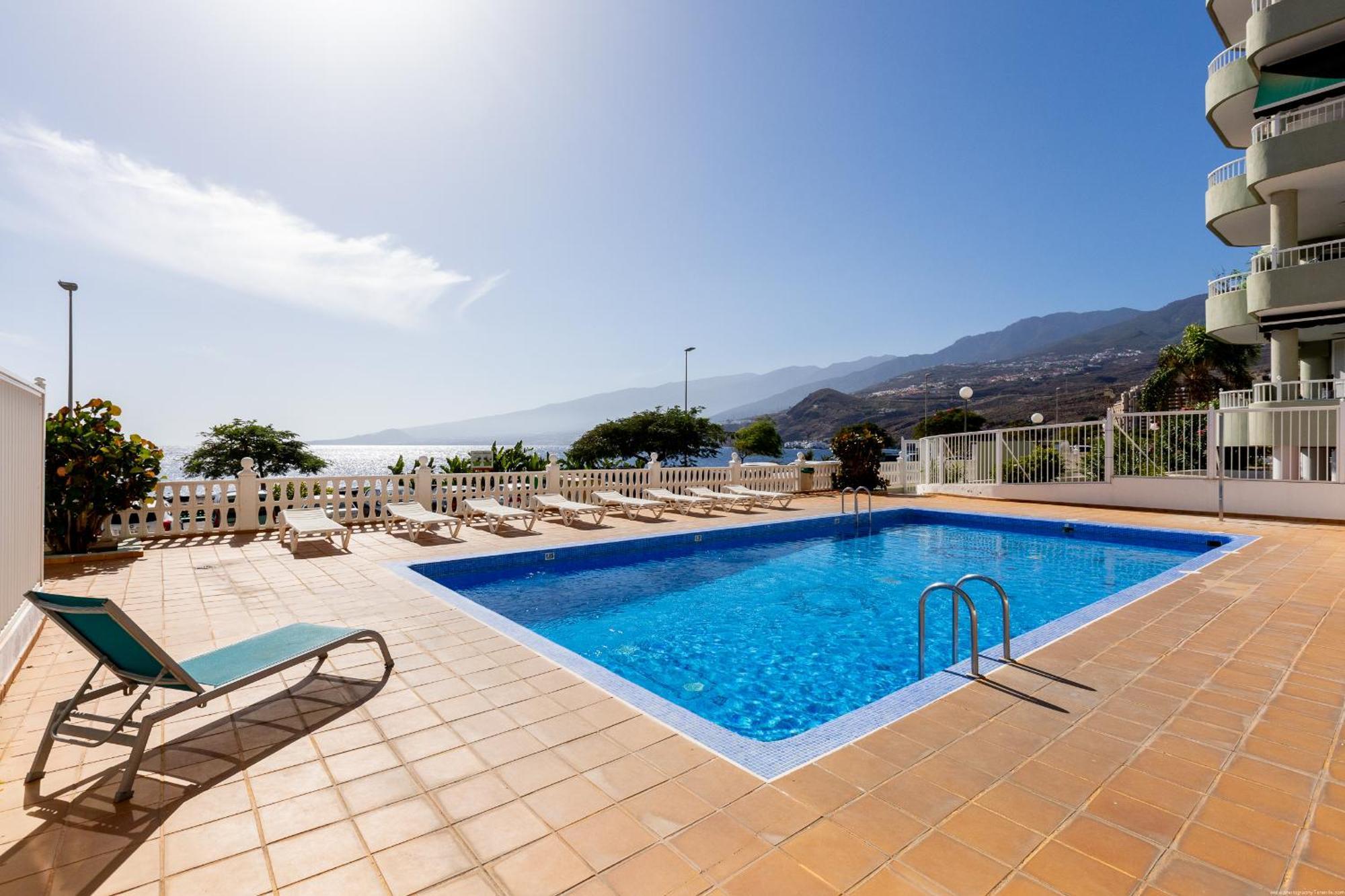Beachfront With Communal Swimming Pool And Parking Radazul